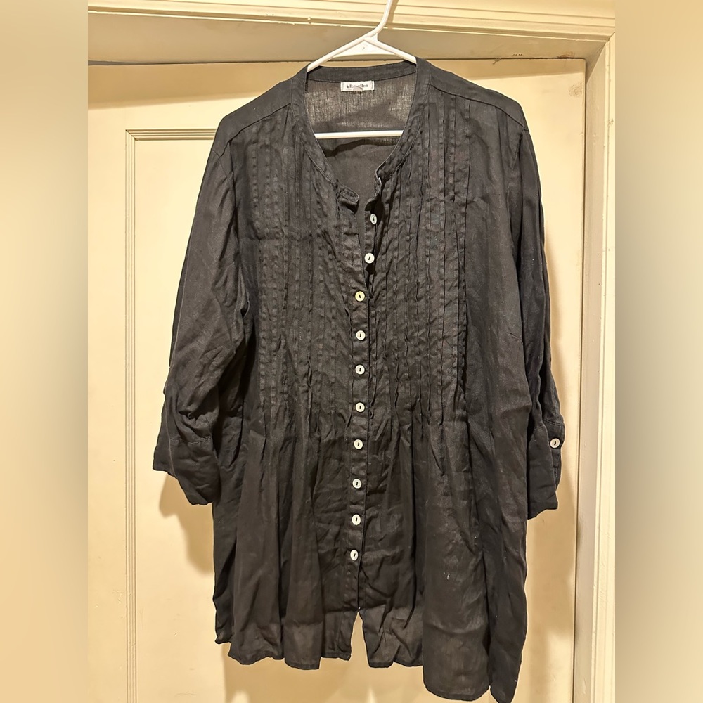 Vintage Linen Tunic Blouse with Pleating Detail & Shell Button